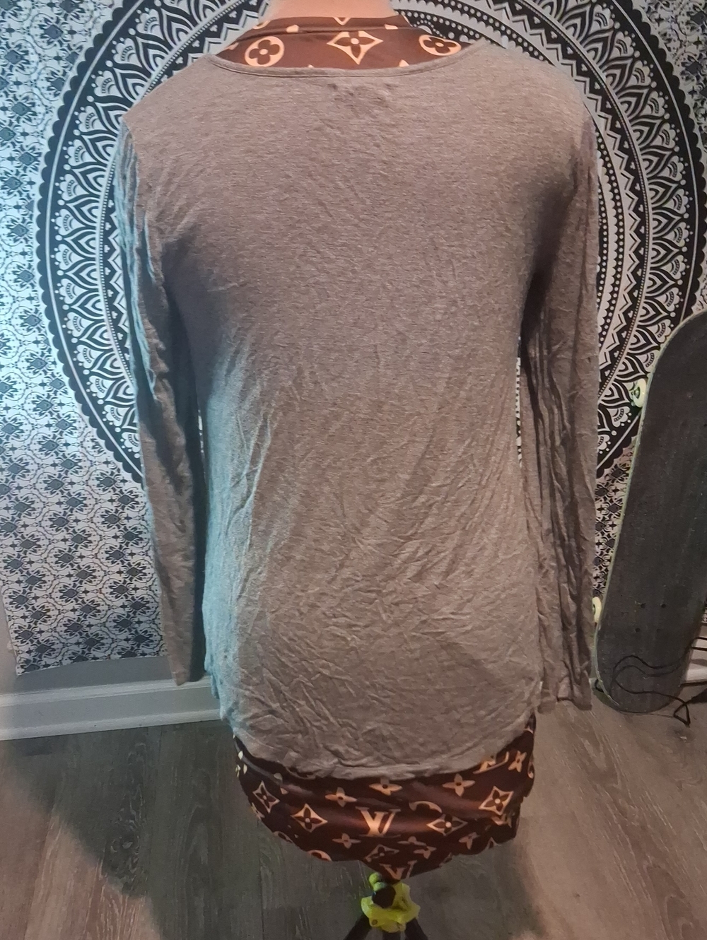 Maurices Floral Long Sleeve Top in Gray & Brown Size Medium